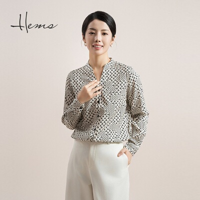 海尔曼斯25春夏度假手绘印花小立V领桑蚕丝衬衫女D2609A63