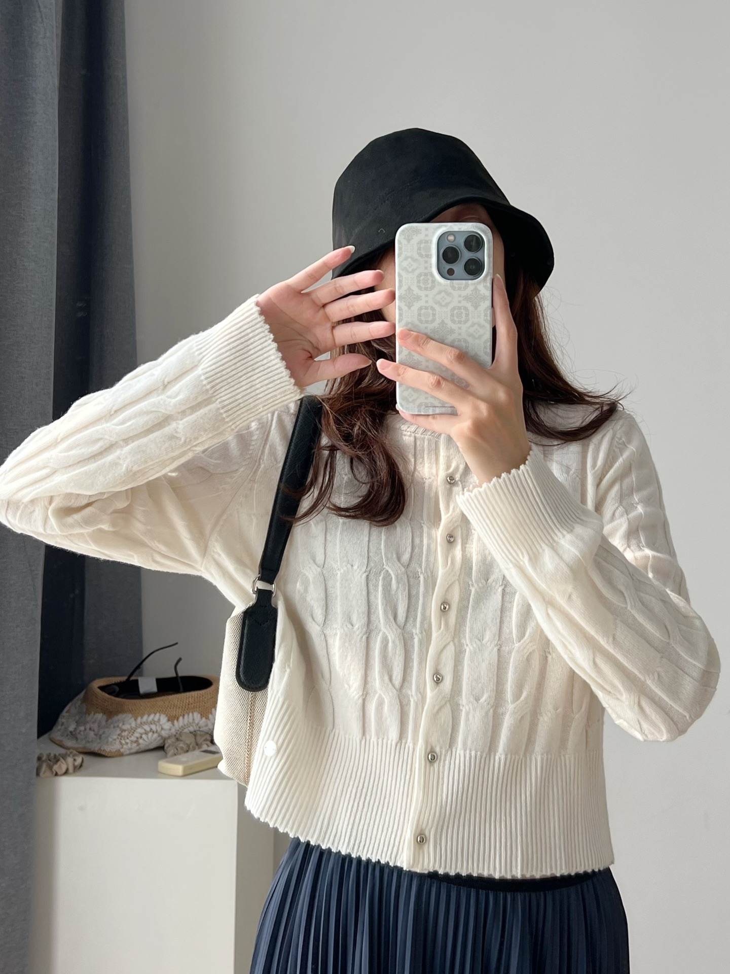 ponkey 优雅精致～100羊毛柔软舒适绞花圆领针织短款花边小开衫