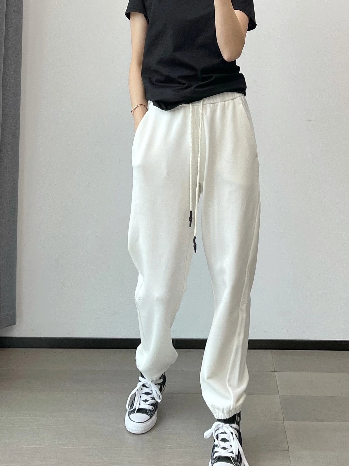 实用自留款腰部抽绳裤脚收口