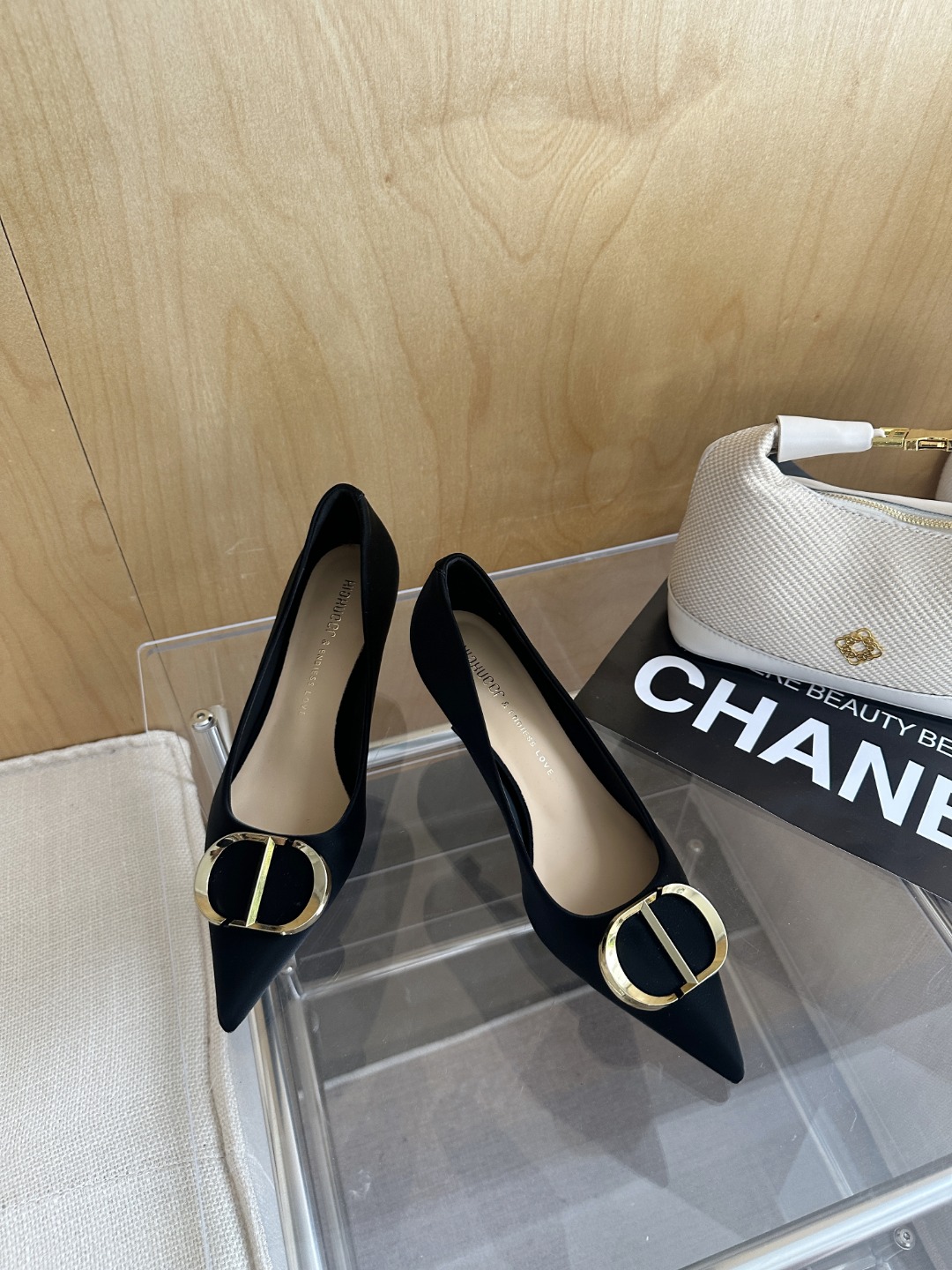 夏雪儿608-69金属扣装饰百搭通勤细高跟尖头时尚韩版单鞋女鞋有34