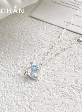 ins时尚浅蓝水晶月亮吊坠项链女士简约文艺小众设计感百搭锁骨链