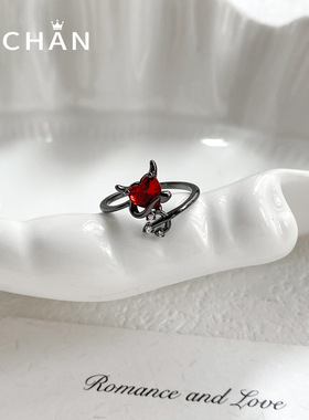 枪黑深石榴红爱心恶魔锆石戒指女暗黑复古甜酷风开口可调节食指戒