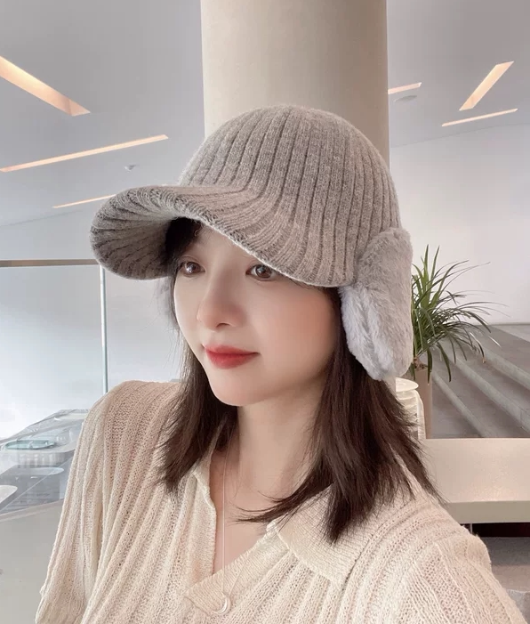 秋冬新款羊毛混纺毛线鸭舌帽女韩版护耳针织保暖棒球帽休闲雷锋帽