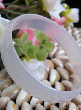 天然玛瑙巴西A货白色水晶玉镯子