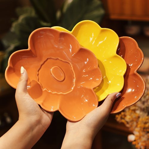 一宅釉下彩立体浮雕花朵陶瓷盘