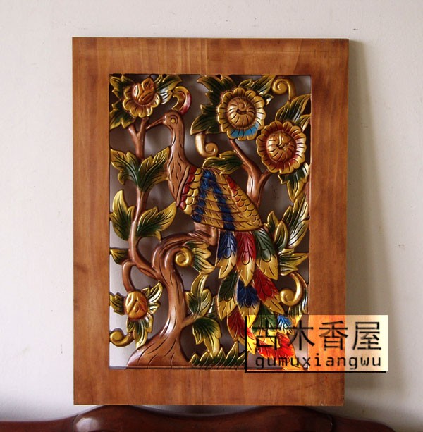 热销款泰国工艺品彩色孔雀木雕画电表箱精美挂饰雕刻装饰图片