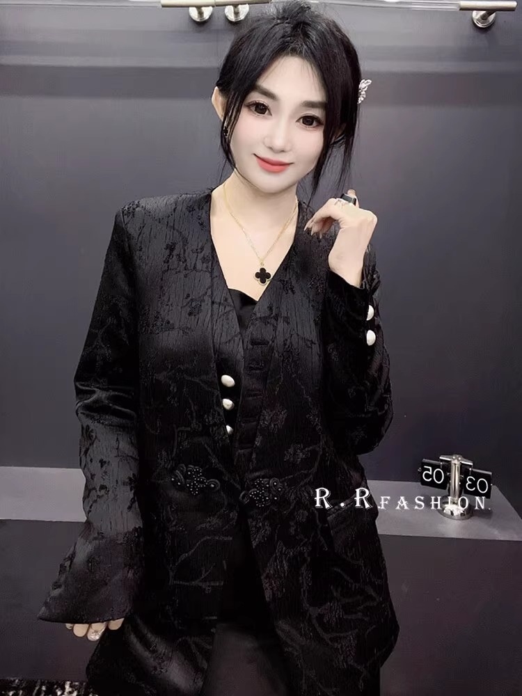 RR fshion 2024春季新款欧货西装外套女中长款V领暗花假两件西服