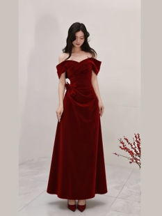 一字肩红色敬酒服新娘轻奢高级感结婚订婚礼服裙答谢宴法式 主持人