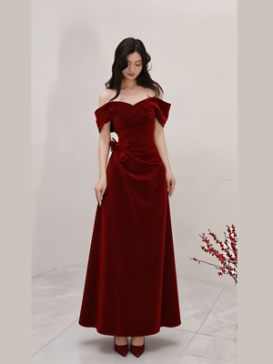 法式一字肩红色敬酒新娘礼服裙