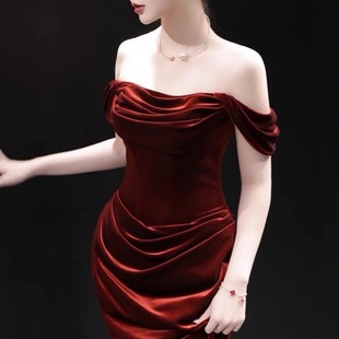 一字肩敬酒服新娘2025高级感订婚结婚礼服裙女气质丝绒晨袍连衣裙