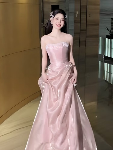 粉色高级感晚礼服新娘敬酒服