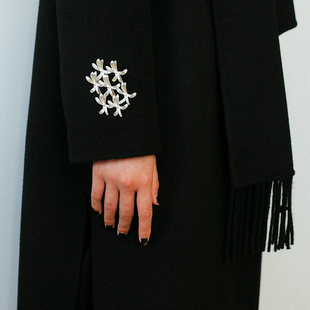 TU家小众时髦优雅高级银色风兰胸针高档大衣西装别针胸花秋冬配饰