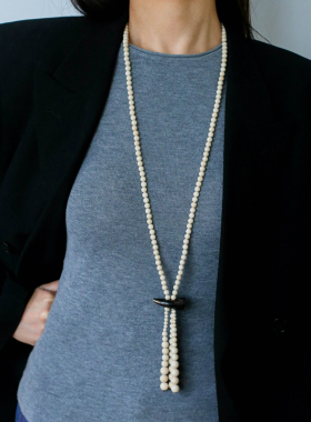 TU家欧美时髦大气极简风百搭白化石流苏串珠牛角扣长项链毛衣链女