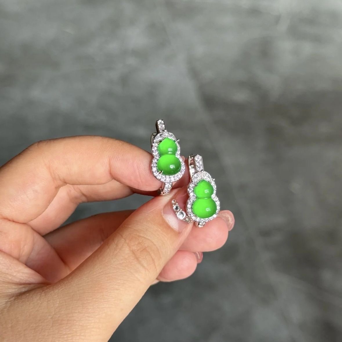天然A货翡翠缅料帝王绿小葫芦纯银镶嵌耳钉耳扣女款翡翠耳饰饰品,珠宝/钻石/翡翠,耳饰,淘宝优惠券,粉丝福利购,淘宝优惠卷