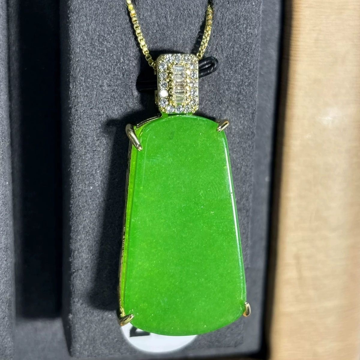 天然缅甸料翡翠花青辣绿色翡翠方形吊坠无事牌纯银镶嵌吊坠轻奢风