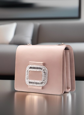 2024新款名媛镶钻rv晚宴女包单肩斜挎绸缎时尚水钻女包迷你小方包
