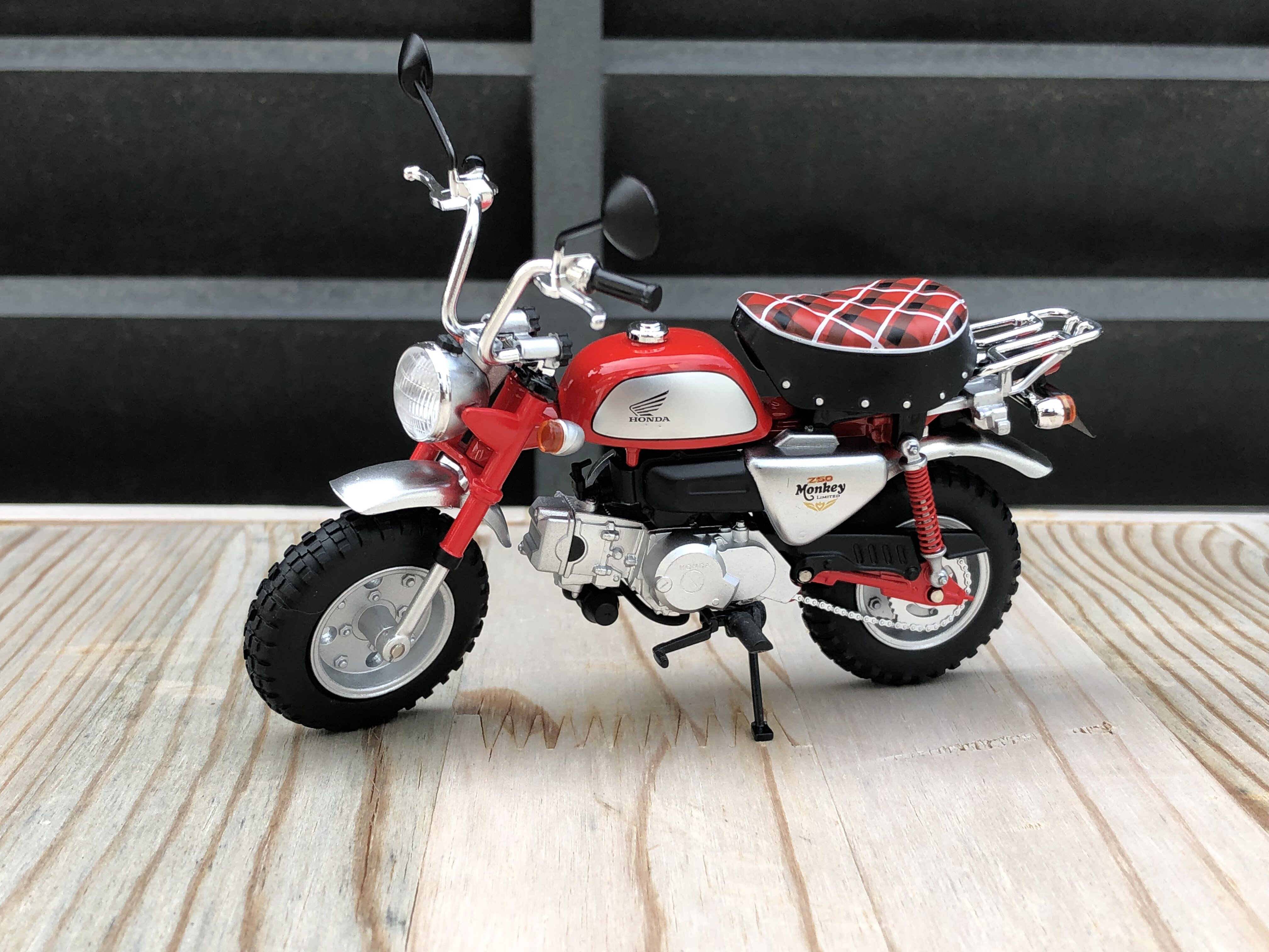 青岛社 1:12 本田 Honda monkey z50 小猴子 摩托车模型 收藏摆件