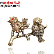 Smiling Korean magpie pavé rhinestones brooch women fancy brooch pin clasp Korea jewelry 35676