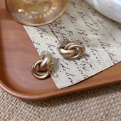 奶甜家 复古通勤百搭哑光金属圆形耳钉三角软垫耳夹高级感耳饰