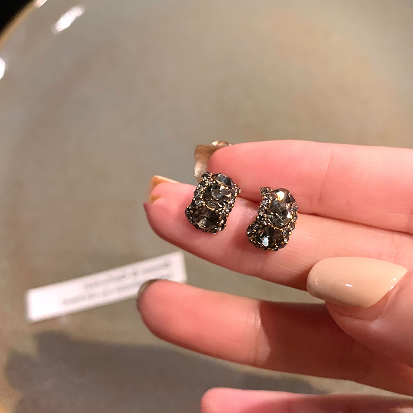 黑色锆石耳钉!显气质日常