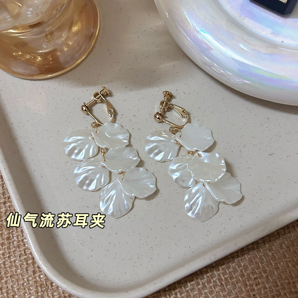 仙气纯欲温柔风白色贝壳花瓣耳夹