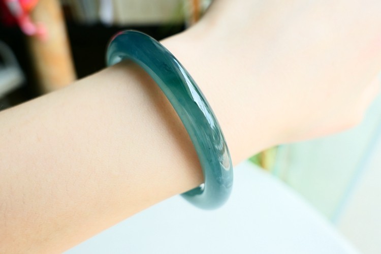 【木古口十】天然a货翡翠危地马拉冰种蓝水雪花棉手镯复古圆条53