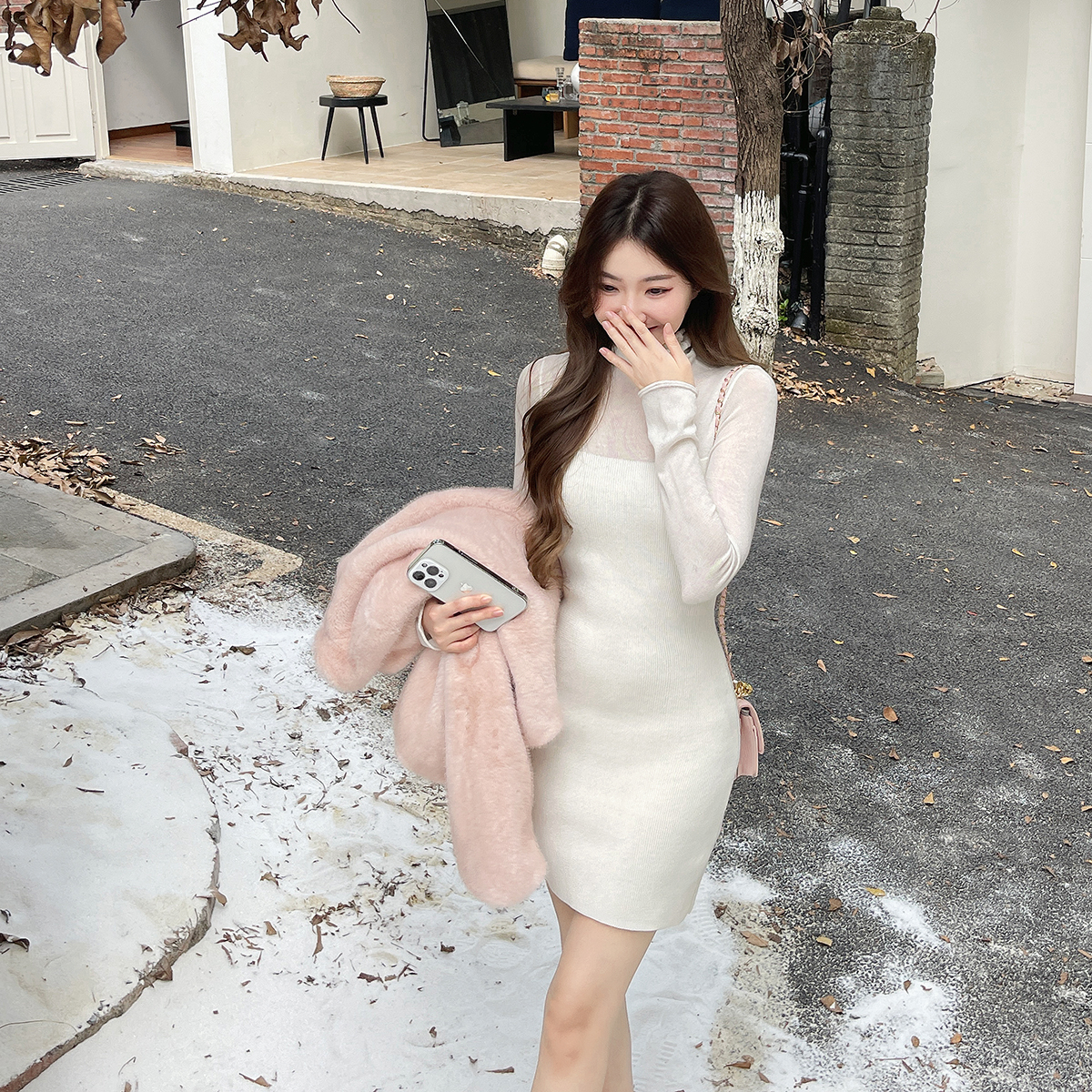 换日线_白色针织连衣裙2025秋季新款修身内搭打底收腰长袖连身裙