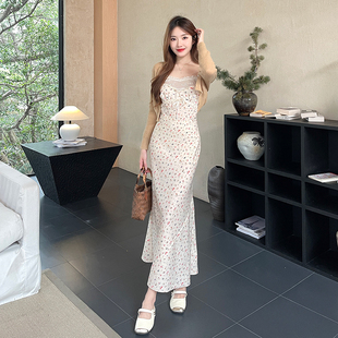 温软香玉_迷人蕾丝蝴蝶结斜裁抹胸裙/碎花裙