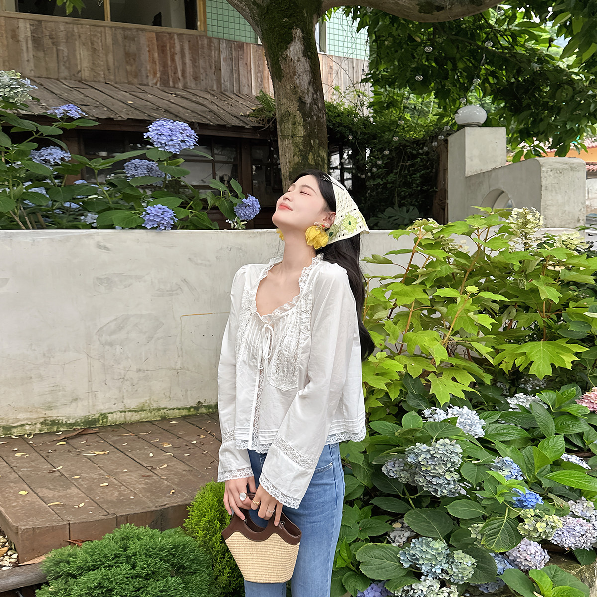 白色素雅精致纯色衬衫上衣女夏季薄款棉麻蕾丝小衫小众设计感衬衫