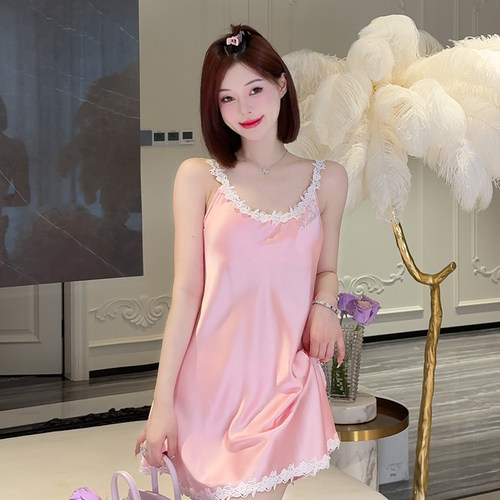 花边多巴胺纯欲水光缎面吊带睡裙