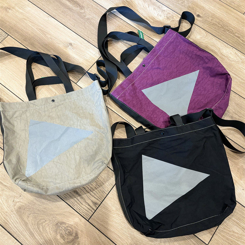 新品户外三角反光大容量多用手提托特包斜挎包旅行健身男女情侣,箱包皮具/热销女包/男包,时尚帆布包,淘宝优惠券,粉丝福利购,淘宝优惠卷