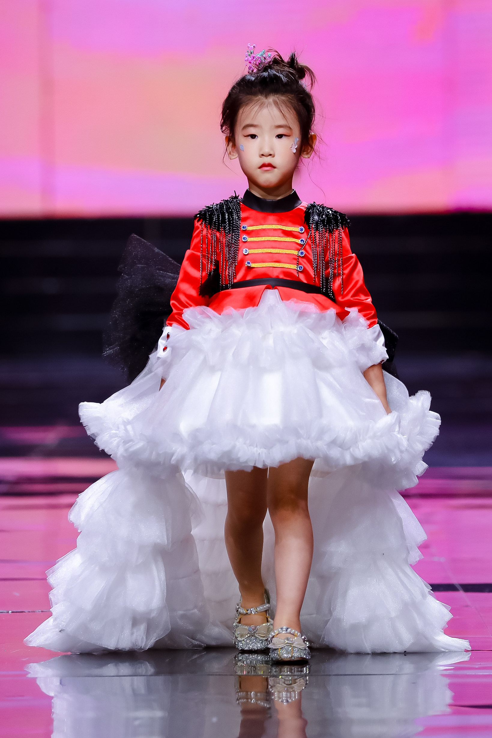 高端女童走秀礼服2023新款宫廷风西式港风复古演出潮服儿童拖尾裙