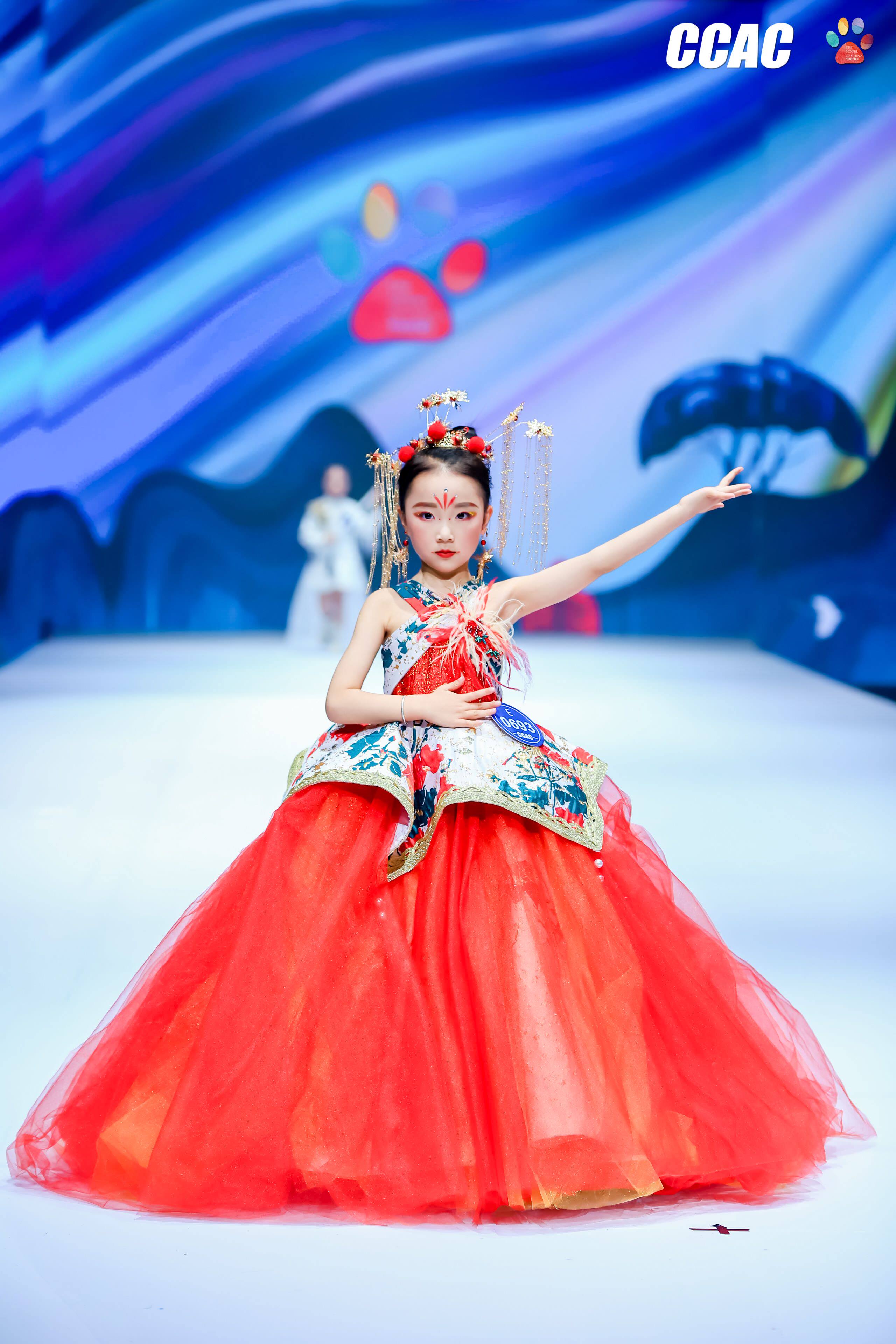 女童中国风演出服公主裙高端新国潮小主持人拖尾表演儿童走秀礼服