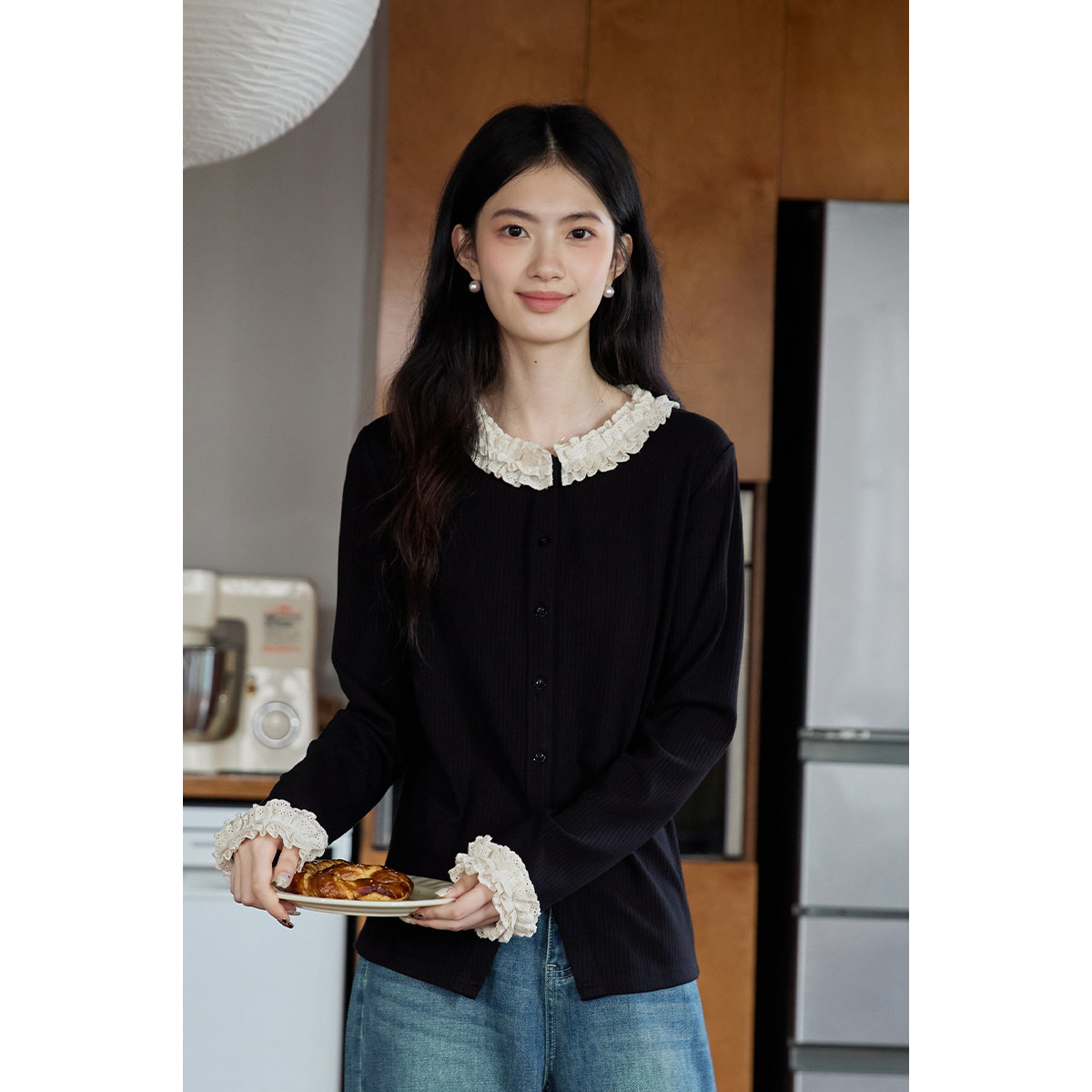 弥古法式蕾丝圆领黑色长袖t恤外穿女春新款设计感木耳边打底上衣