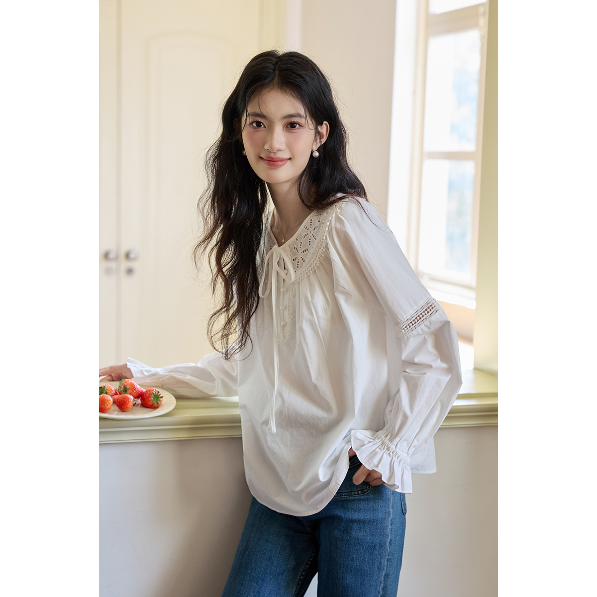 弥古法式白色蕾丝衬衫女泡泡袖镂空长袖上衣2025秋冬内搭纯棉衬衣