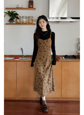 弥古咖色吊带碎花连衣裙女秋冬内搭2025新款美拉德裙子气质背带裙