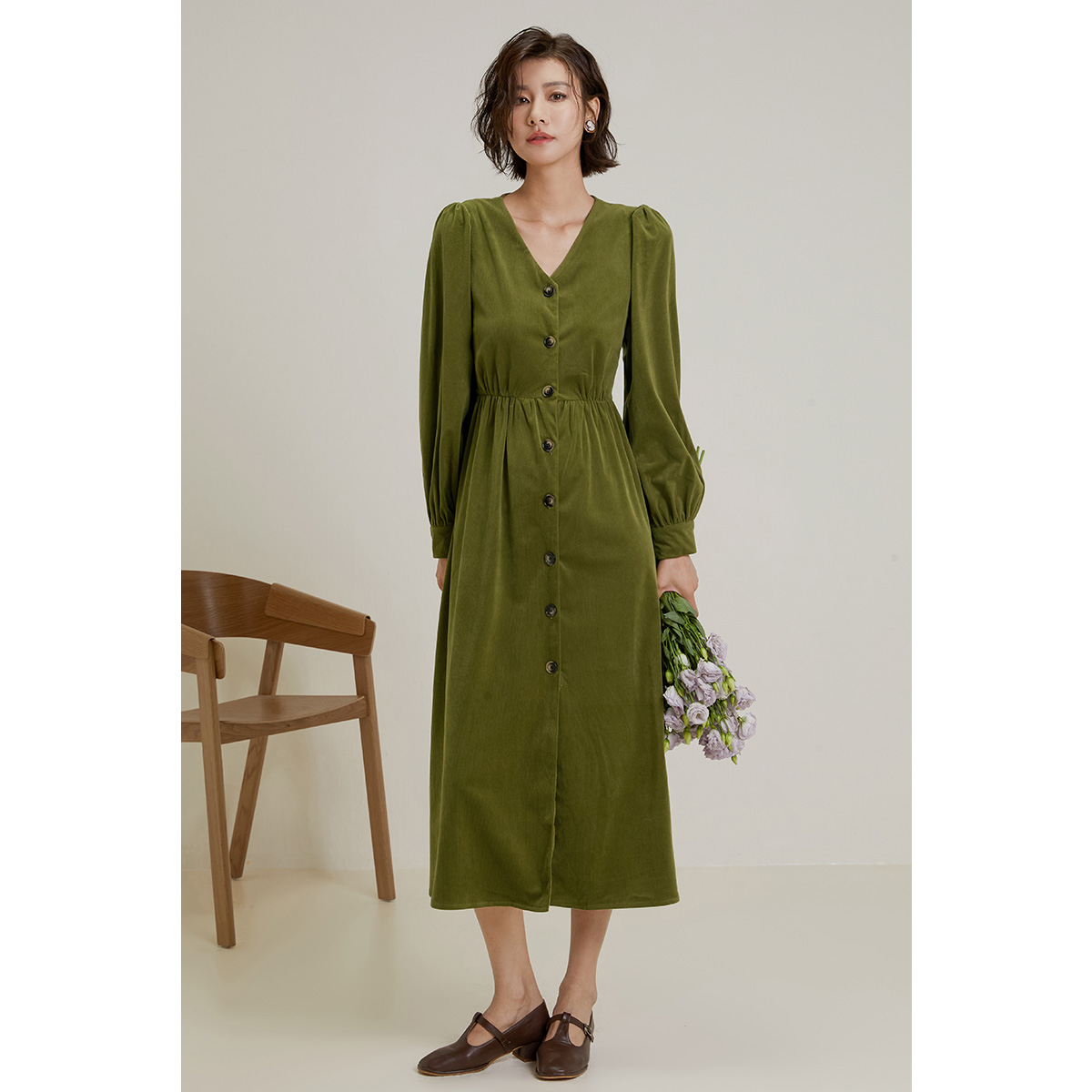 绿色长袖灯芯绒连衣裙