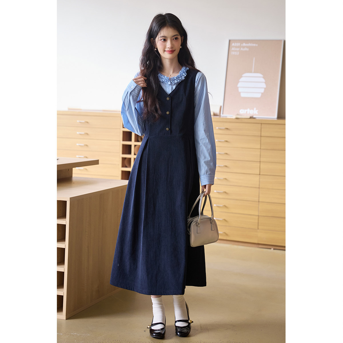 弥古藏蓝色灯芯绒连衣裙女2025秋冬小个子收腰背心裙复古法式长裙