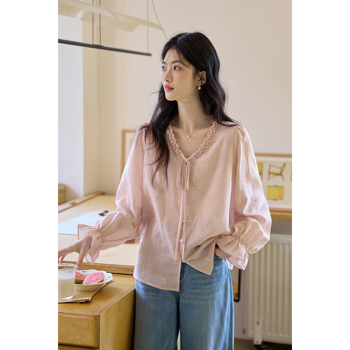 含亚麻 弥古粉色法式木耳边长袖娃娃衬衫上衣女春秋宽松镂空衬衣图片