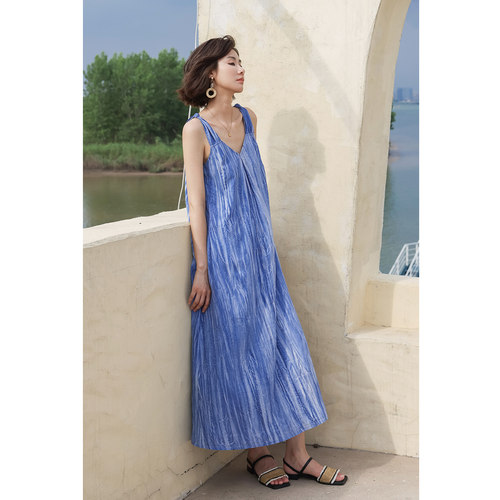 蓝色吊带扎染连衣裙夏