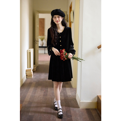 弥古黑色长袖丝绒连衣裙女2025秋冬小个子赫本风法式打底内搭裙子