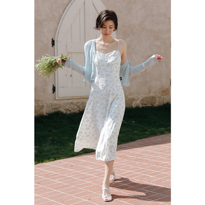 弥古v领碎花吊带连衣裙女夏季高级感法式度假裙子三亚海边沙滩裙