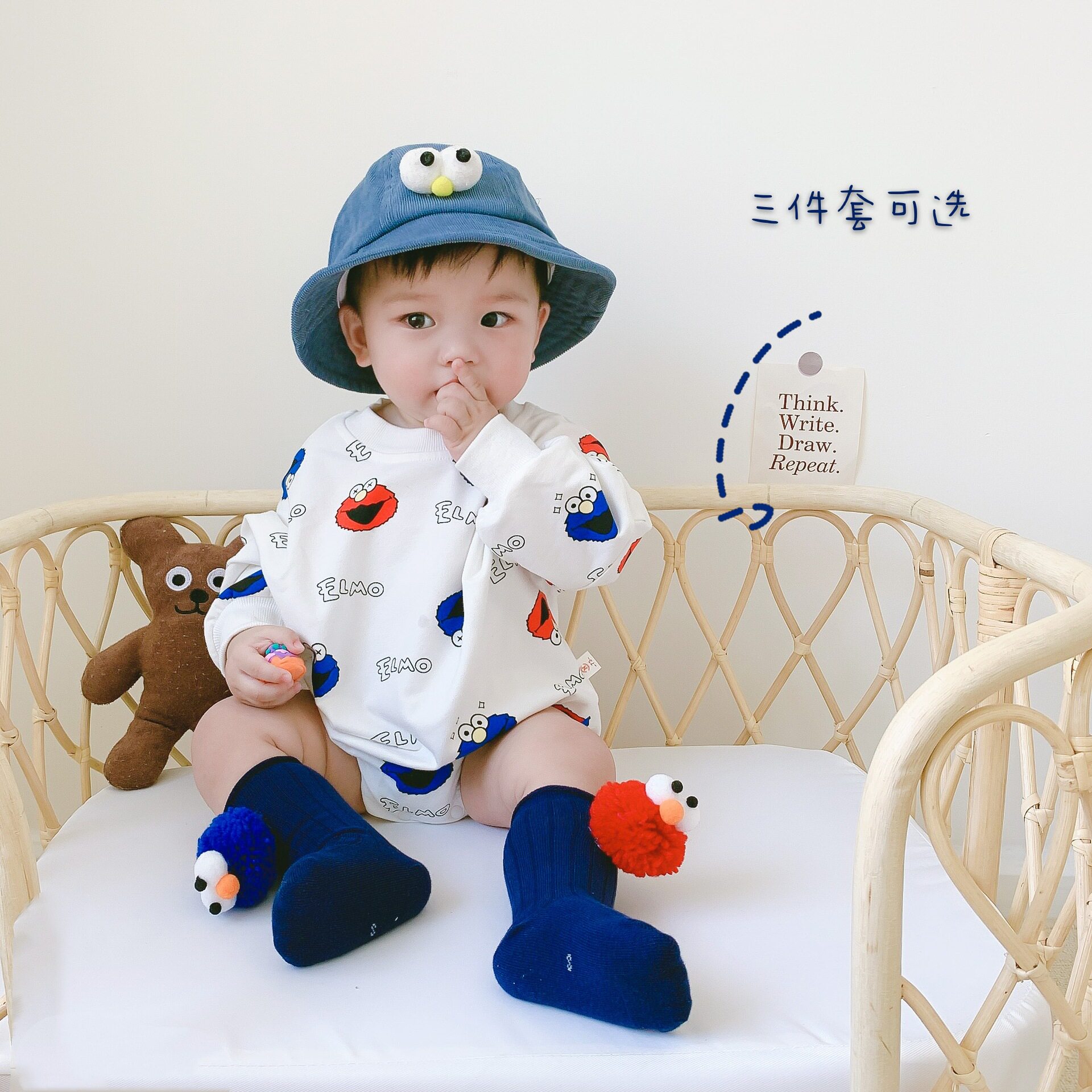 婴儿长袖包屁衣秋季宽松休闲连体爬服满印芝麻街卡通宝宝外出哈衣