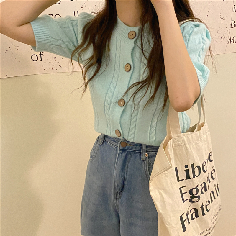 Real shooting of green T-shirt for women in spring and summer