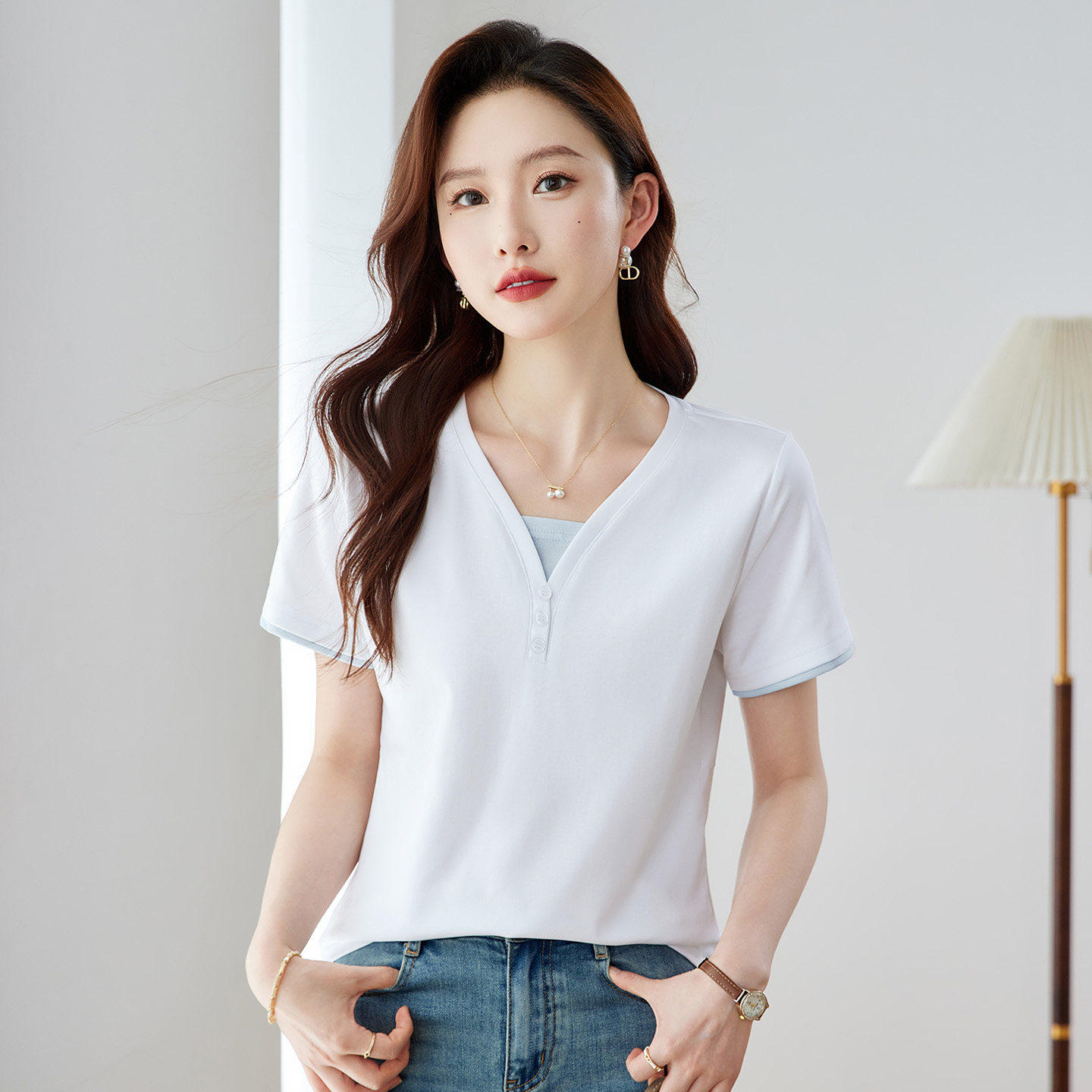 白色V领短袖T恤女2026新款夏装设计感假两件薄款修身体恤上衣服