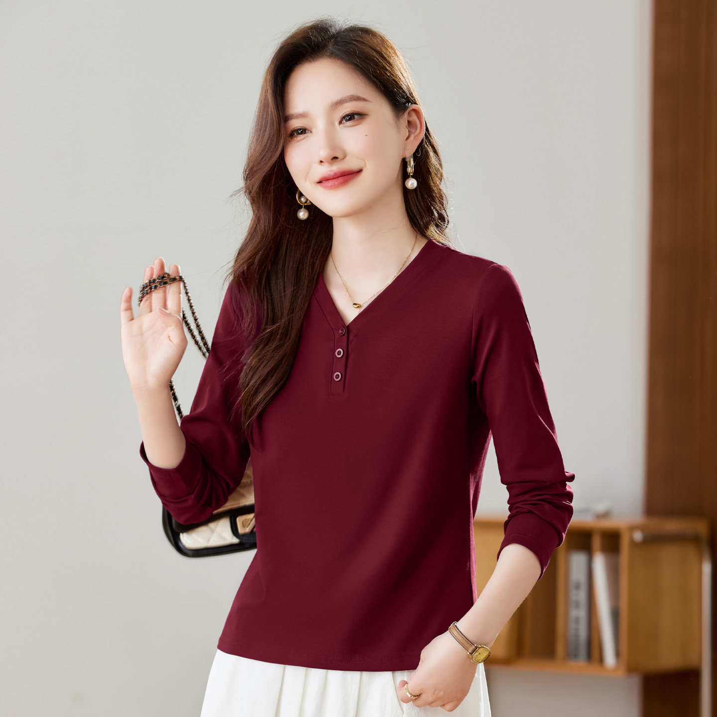 红色v领长袖T恤女2026新款春季洋气修身显瘦正肩内搭可外穿打底衫