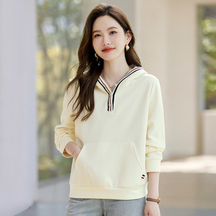 连帽女士卫衣2026新款春秋薄款宽松正肩上衣洋气减龄高端白色外套