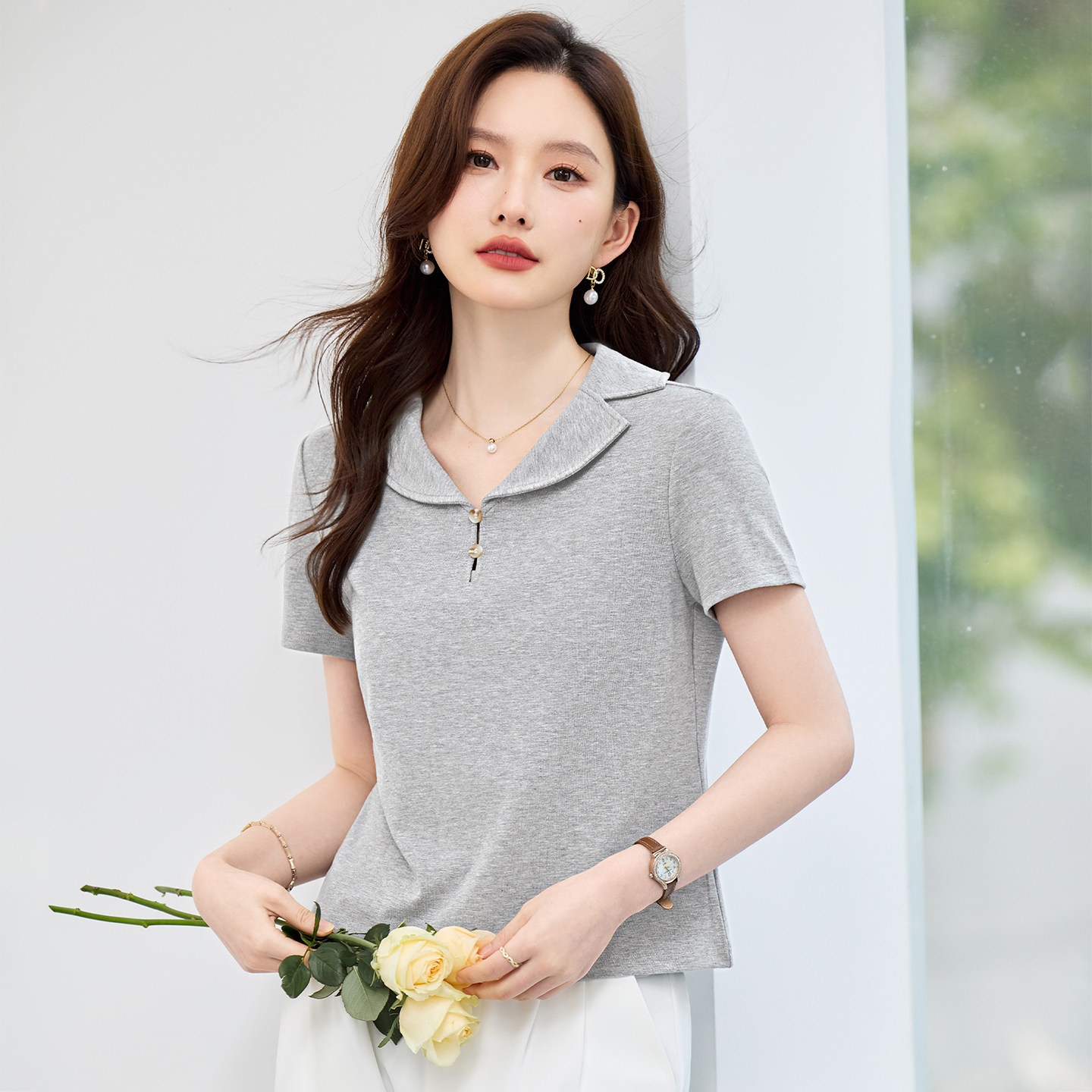 高端女士翻领短袖t恤2026新款夏季时尚洋气女装正肩短款灰色上衣