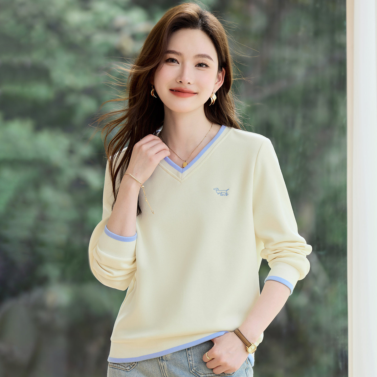 春秋时尚v领女士卫衣2026新款爆款高端洋气女装宽松无帽正肩上衣