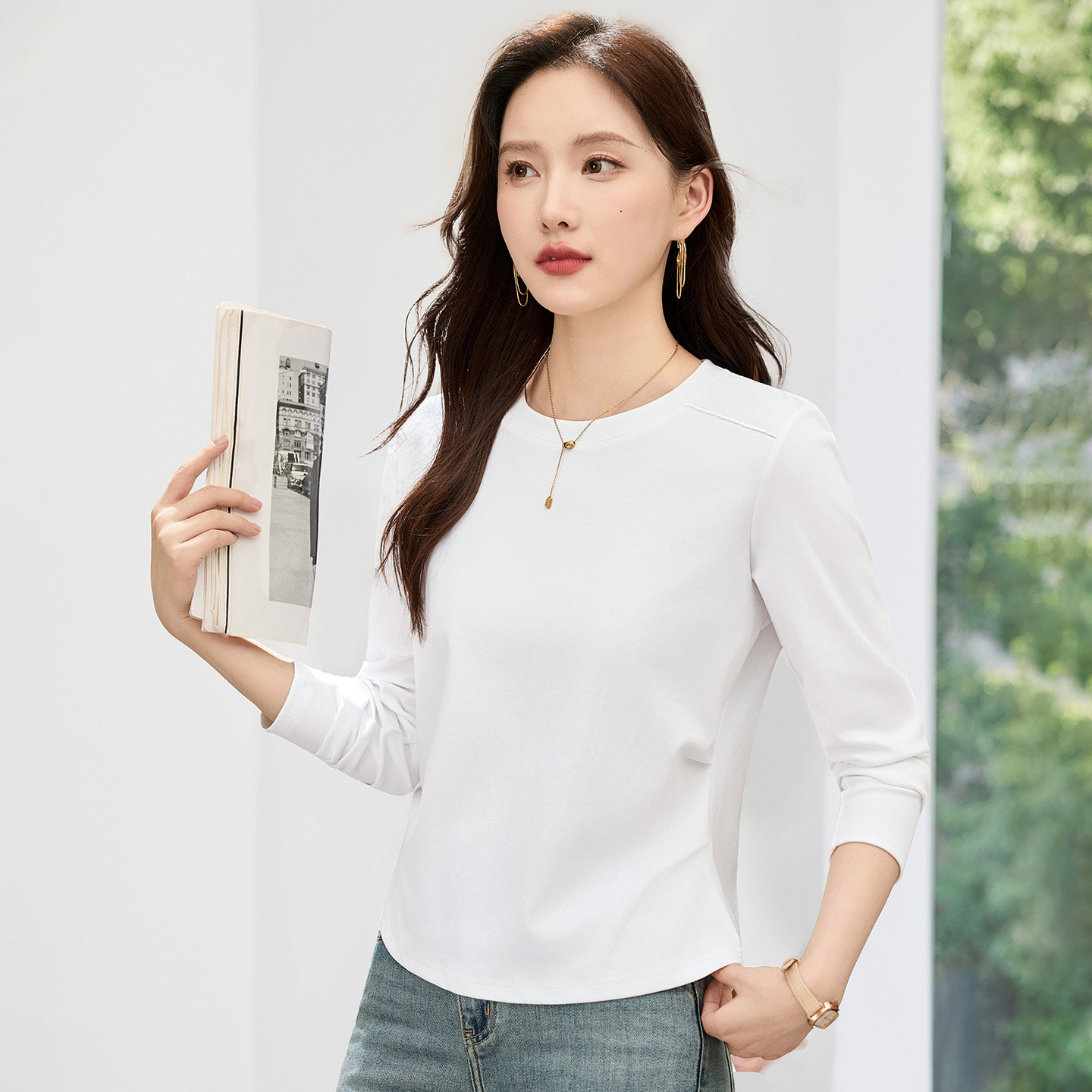 白色圆领长袖T恤女2026新款春秋内搭可外穿爆款显瘦正肩修身上衣